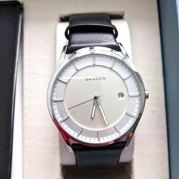 Skagen Watch - Picture 2 of 2
